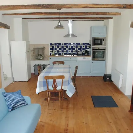 Le Chateau De Pervinquieres *