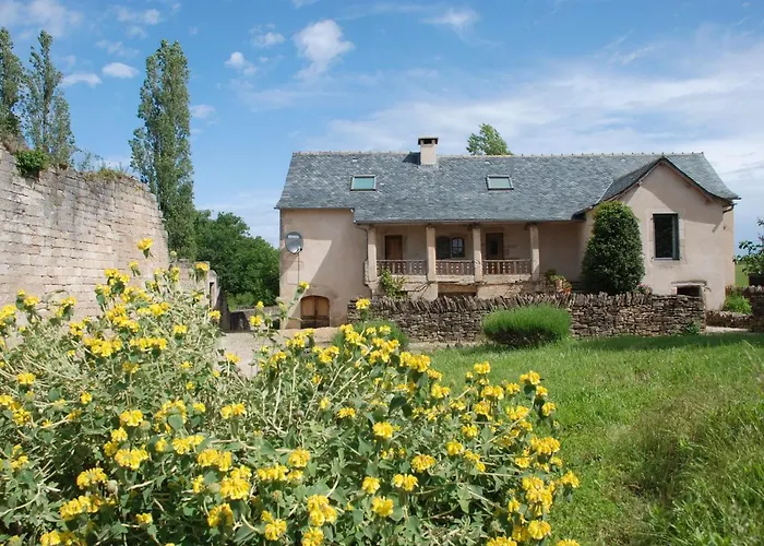 Le Chateau De Pervinquieres *