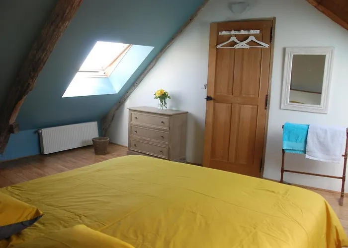 Le Chateau De Pervinquieres